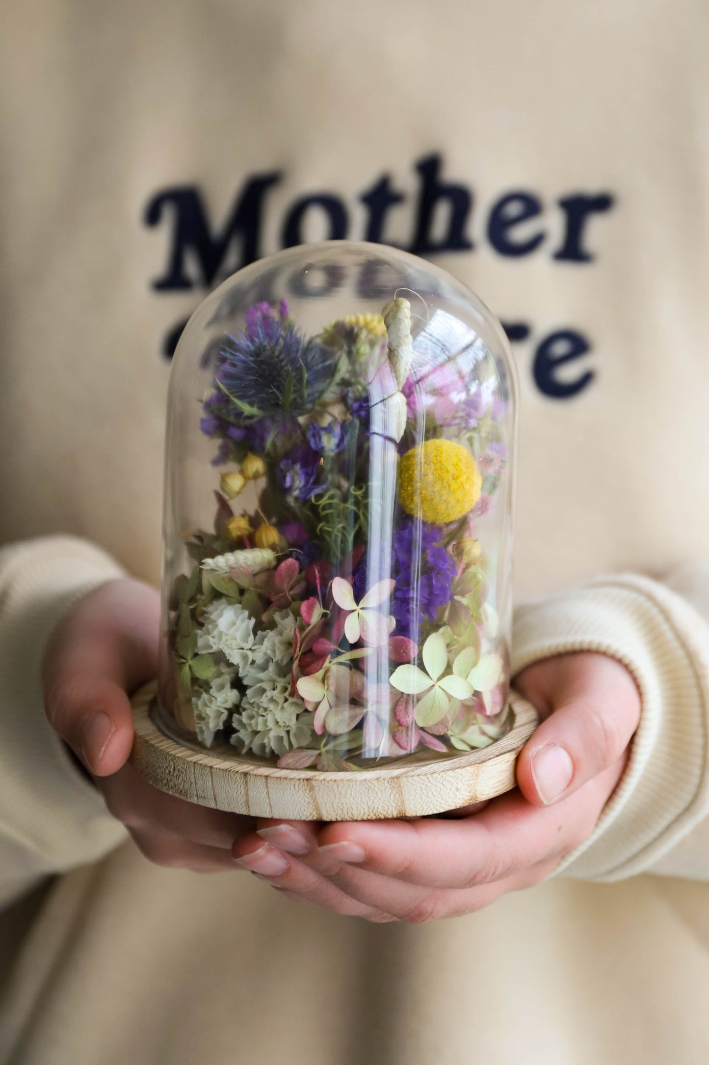 Fleurs séchées sous cloche