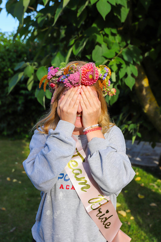 Retour sur l'atelier "couronne de fleurs" organisé pour l'EVJF de Chloé