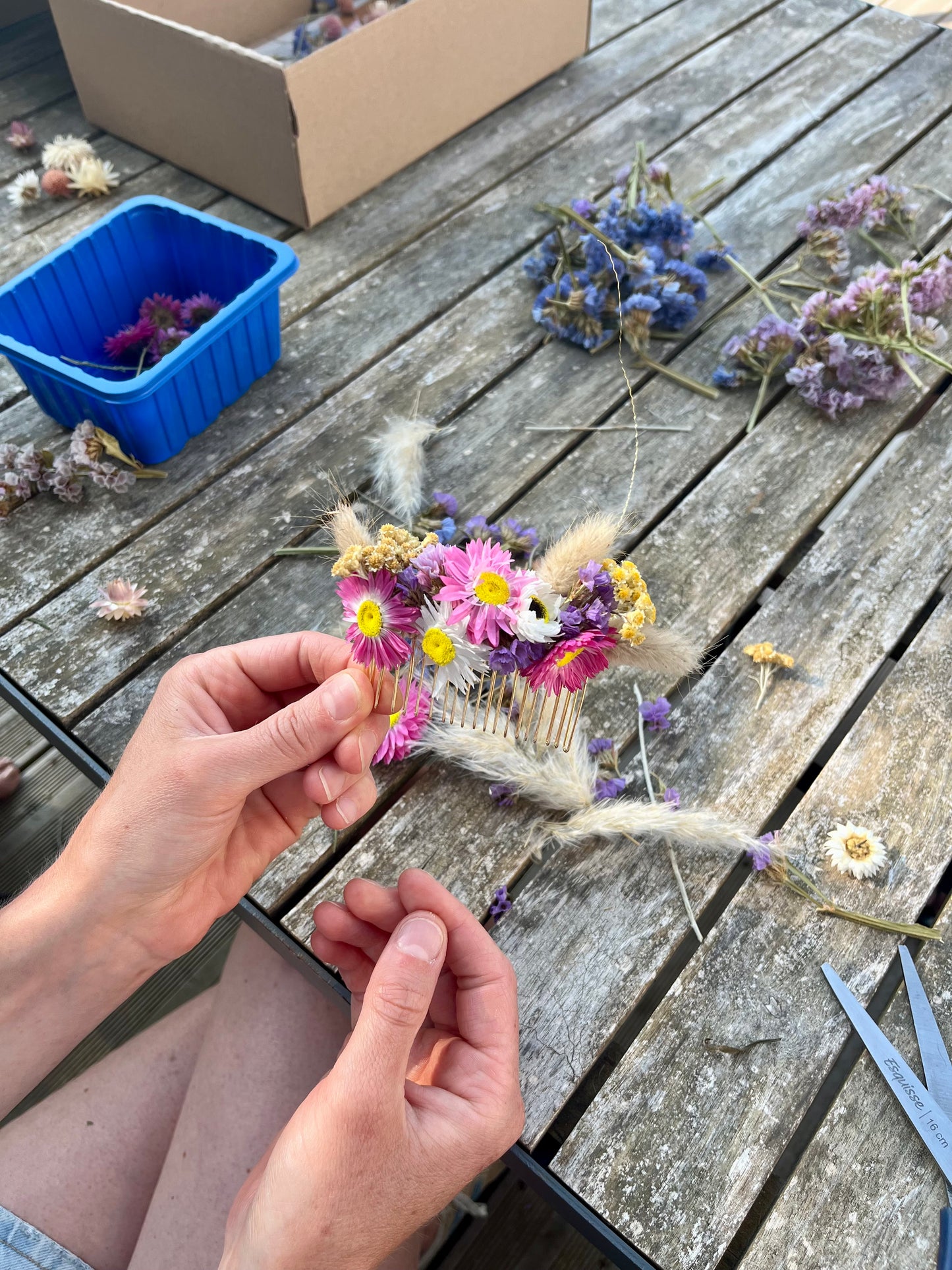 Atelier bracelet et peigne fleuris