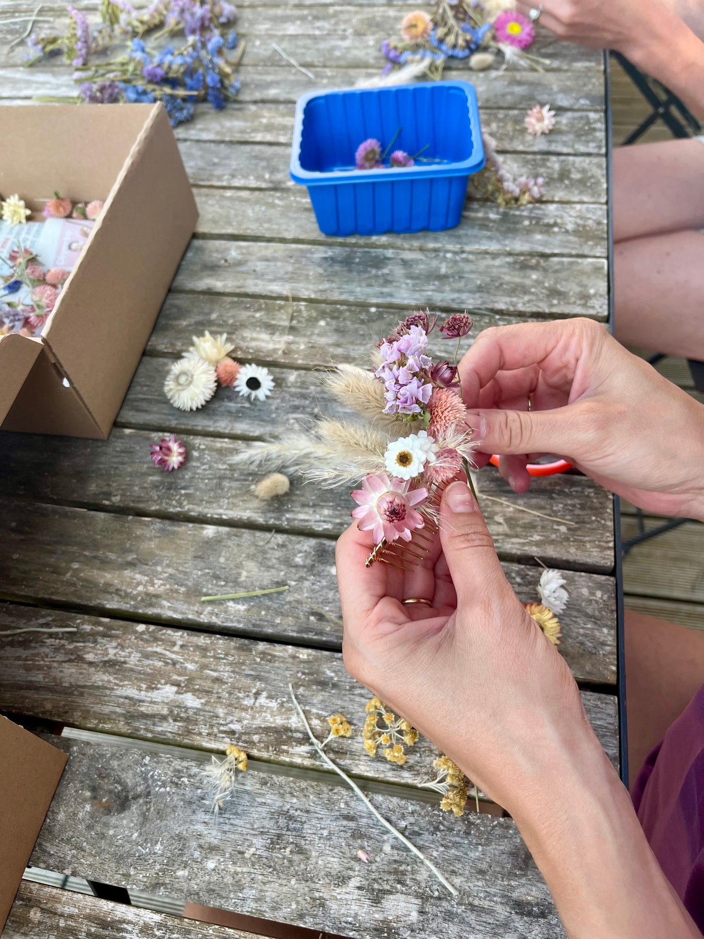 Atelier bracelet et peigne fleuris